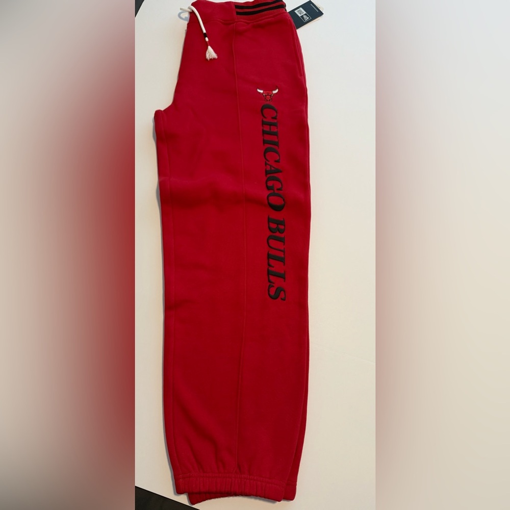 NWT Men’s New Era Red Chicago Bull Sweatpants, Size XL